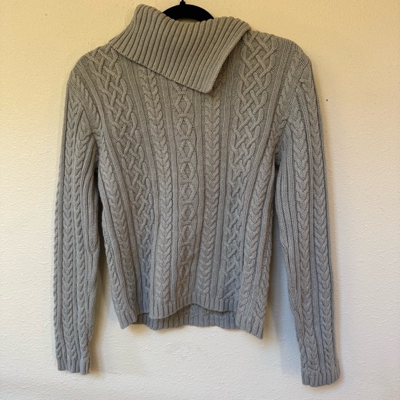 Vintage sage green Cable Knit Sweater - Picture 6 of 8